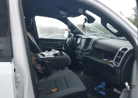 2022 Ram 1500 Big Horn 4X4 5'7 Box z USA, uszkodzony, nr VIN 1C6RRFFG7NN417265